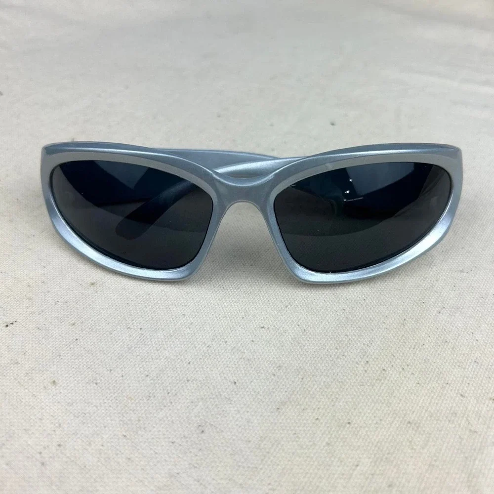 Surfer style silver rounded sunglasses y2k cyber grunge techno